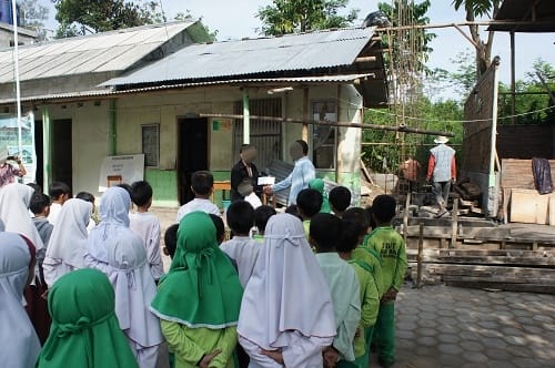 Penyerahan Beasiswa untuk Siswa dari Keluarga Tidak Mampu di Boyolali