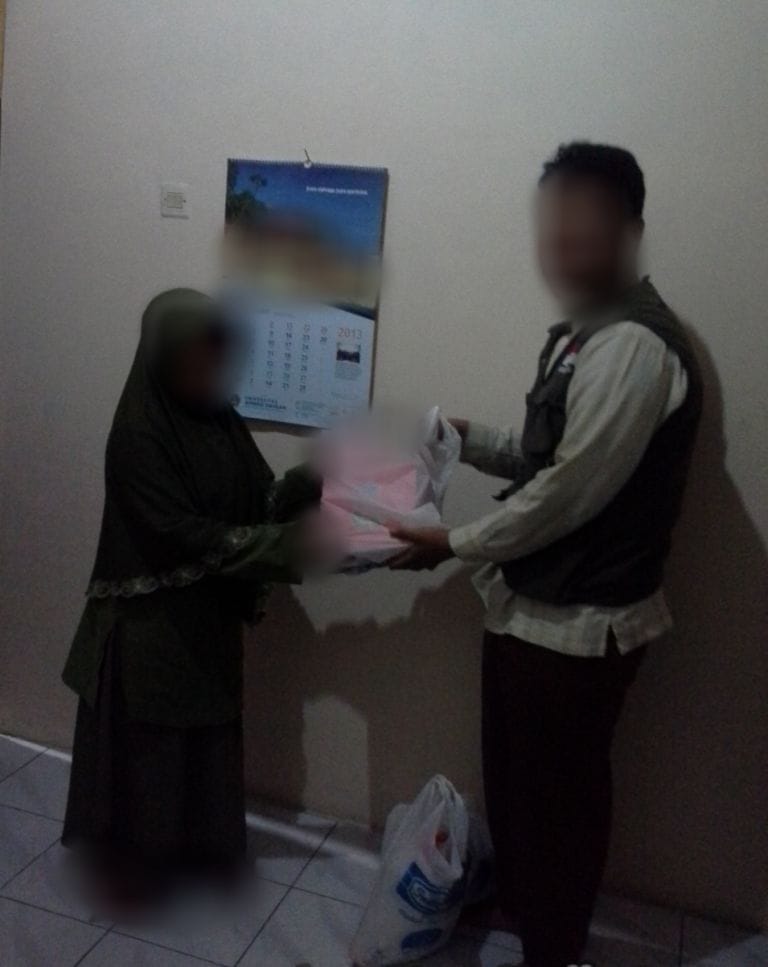 Santunan untuk Bu “S” dan Bu “U”, Janda Miskin di Kepuharjo